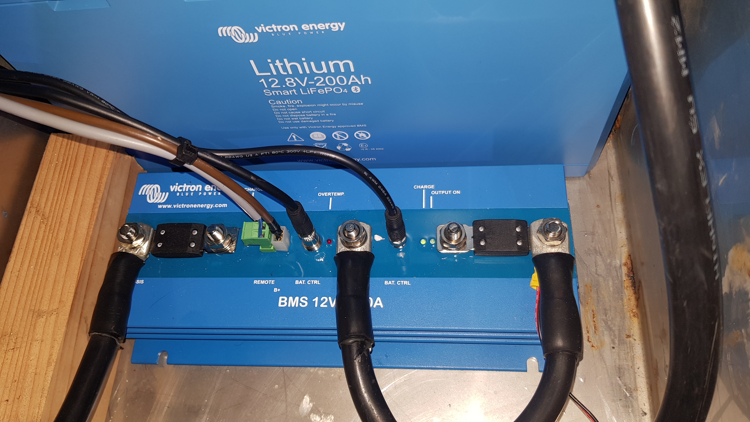 lithium battery monitor with shunt
